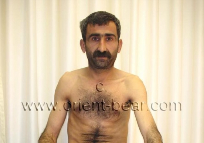 Haluk - a Haired Kurdish Man shows his hairy Butt in Doggy Style. (id158)