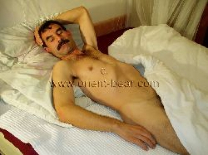 Necdet - Naked Kurdish Man with an oriental Face jerks in Bed. (id251)