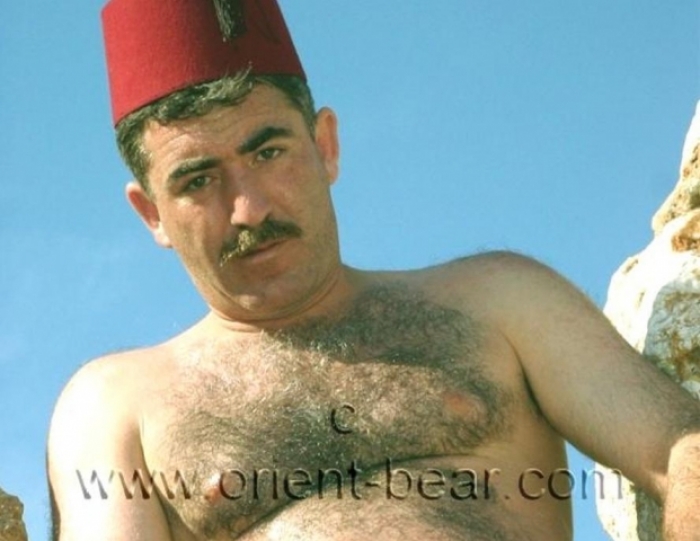 Sefer - a naked very Hairy Turkish **** wanking by the Sea. (id591)