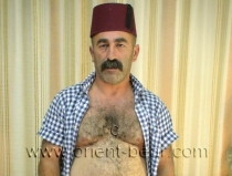 Hueseyin - a Older Hairy Turk jerks in a Turkish **** P****o Serie. (id200)