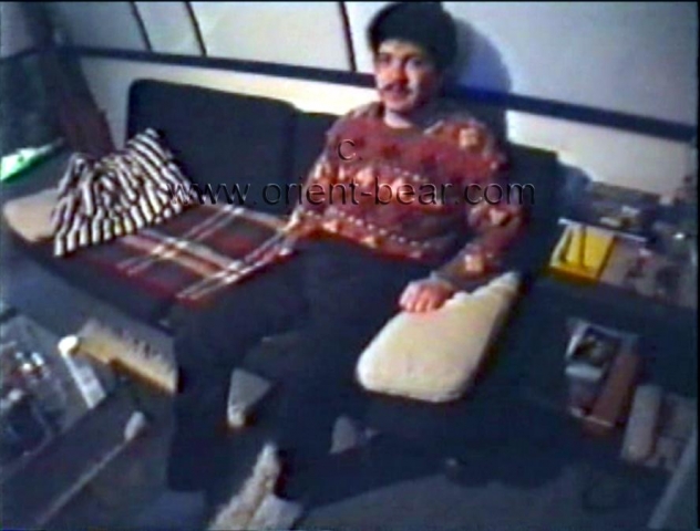 Enis - a young Turkish **** with a horny thick **** in a Old Turkish **** Video. (id1019)
