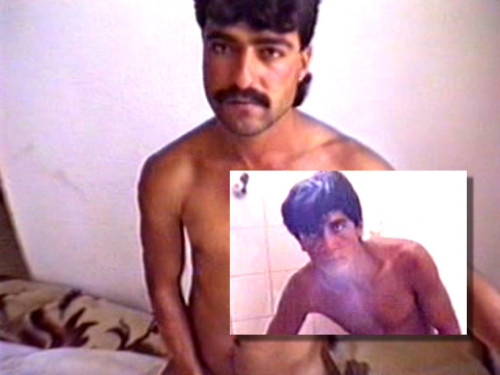 Hueseyin A. is a sexy young Kurdish Man jerks off with a Friend in an Oldy Kurdish **** Video. (id1640).
