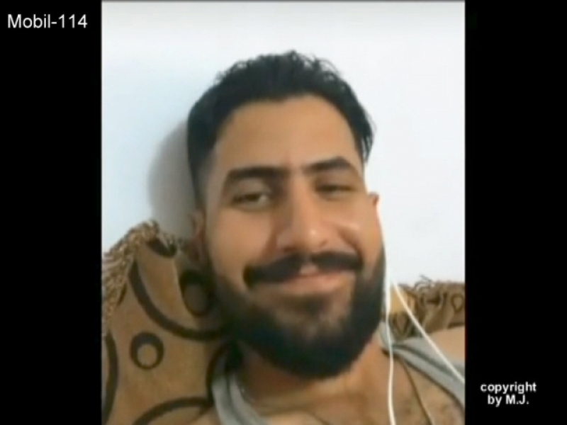 Mobil-114 - in this turkish **** video you can see a young turkish man with a big **** jerking off.