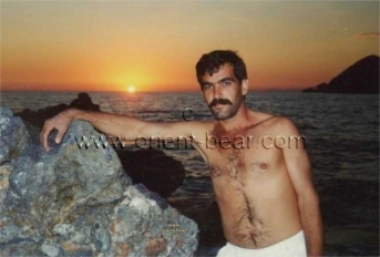 Oguen - a Naked Kurdish Man with with a lot of Pressure in a Oldy Kurdish **** Video. (id718)