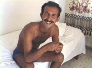 Ali B. - a  Naked Hairy Kurdish Man with a huge black Bush wanks naked in the Shower. (id998)